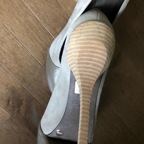 BCBG grey pump heels - Picture 5 of 6